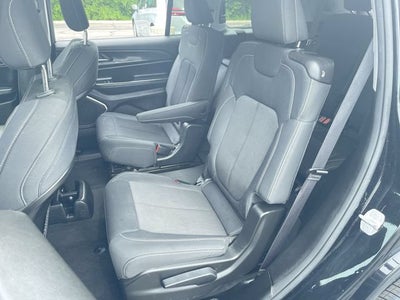 2022 Jeep Grand Cherokee L Laredo 4x4