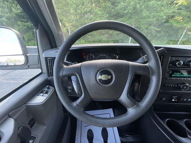2023 Chevrolet Express Passenger 3500 1LS