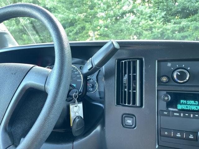 2023 Chevrolet Express Passenger 3500 1LS