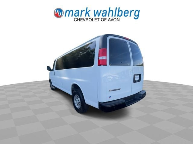 2023 Chevrolet Express Passenger 3500 1LS