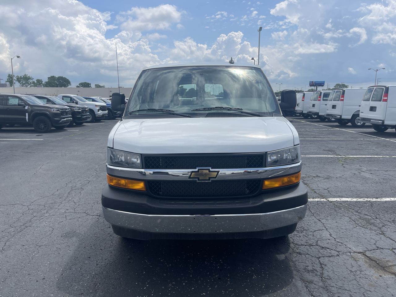 2025 Chevrolet Express Cargo 3500 WT