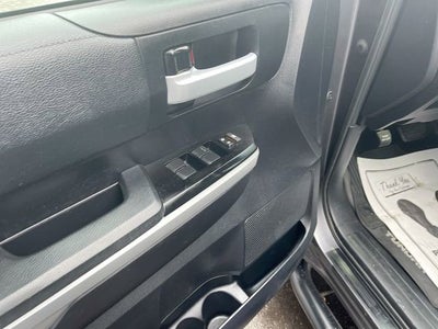 2017 Toyota Tundra SR5 5.7L V8