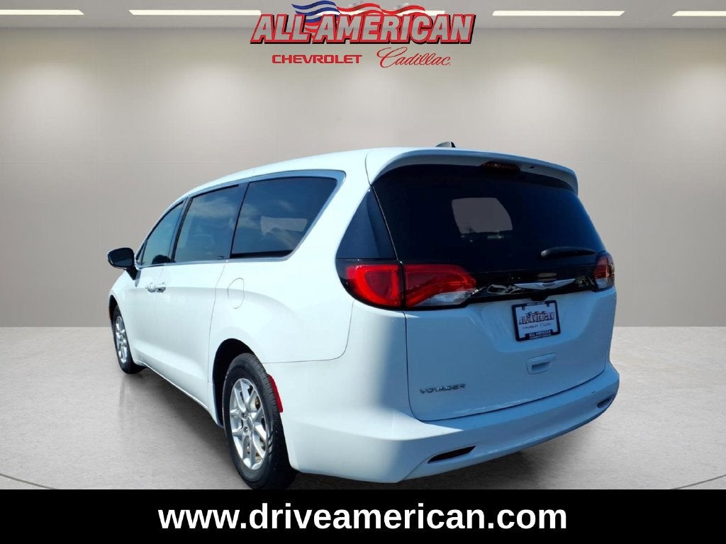 2023 Chrysler Voyager LX