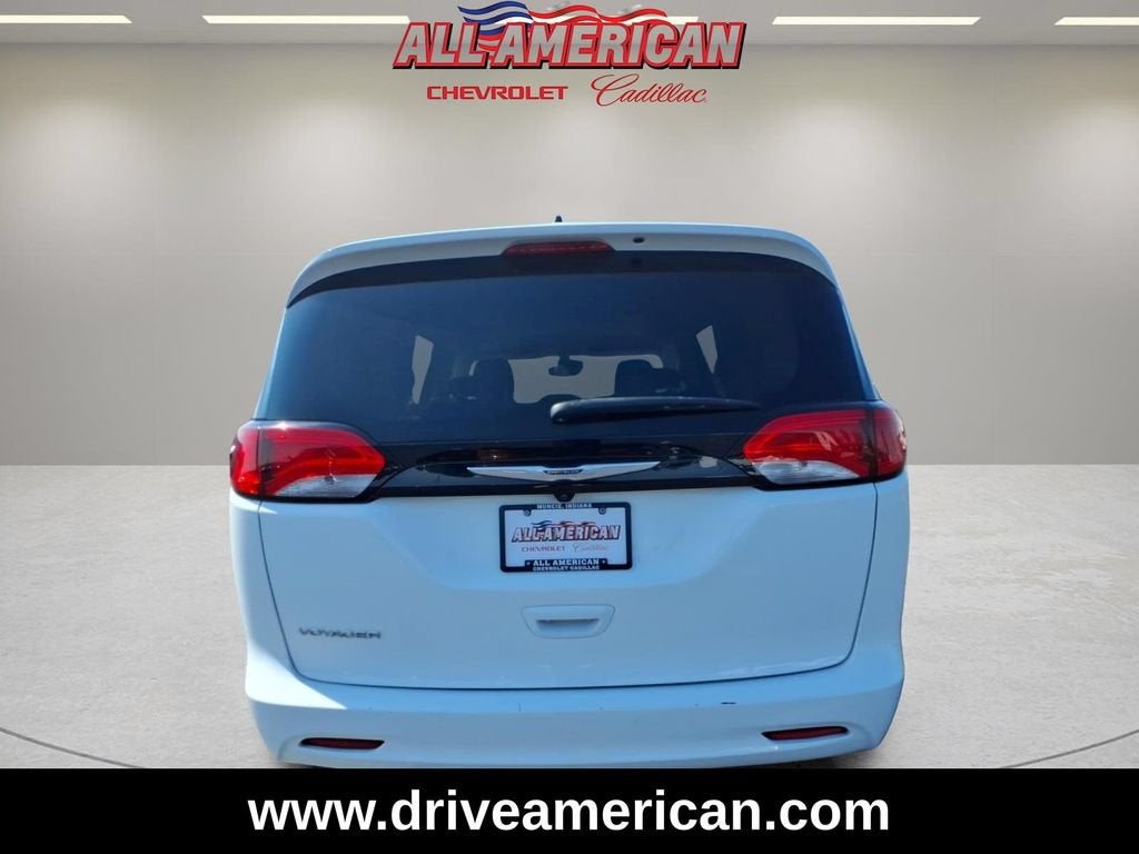 2023 Chrysler Voyager LX