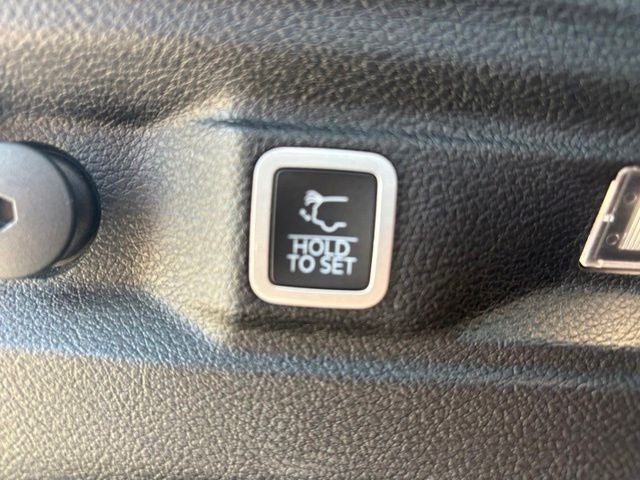 2023 Jeep Grand Cherokee L Laredo 4x4