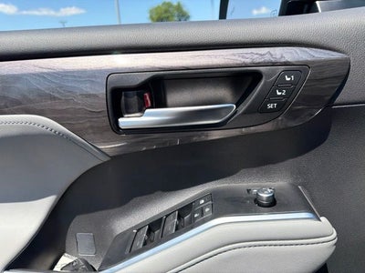 2025 Toyota Highlander Platinum