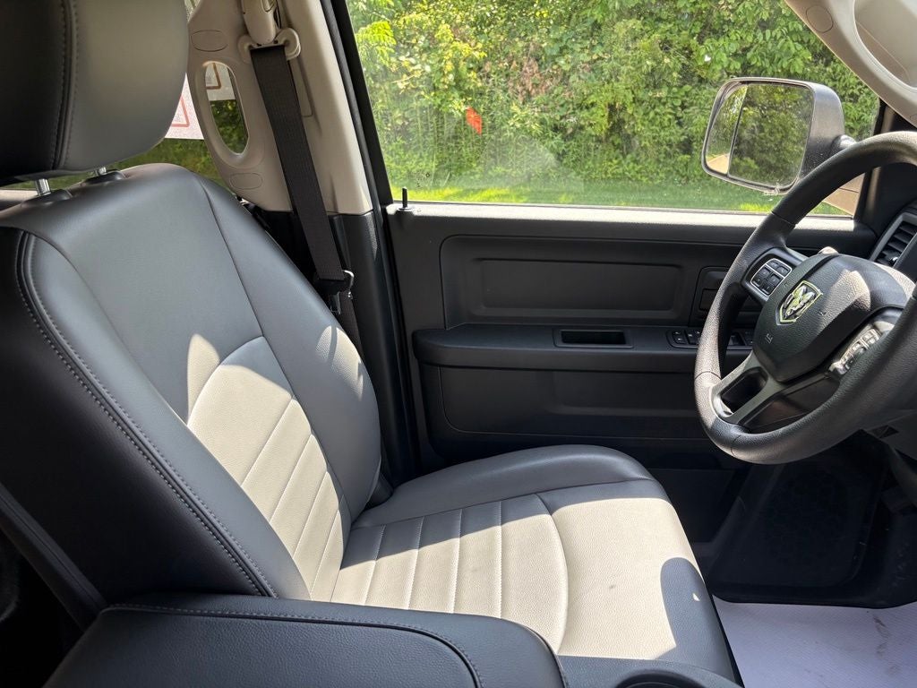 2022 RAM 1500 Classic Tommy Gate