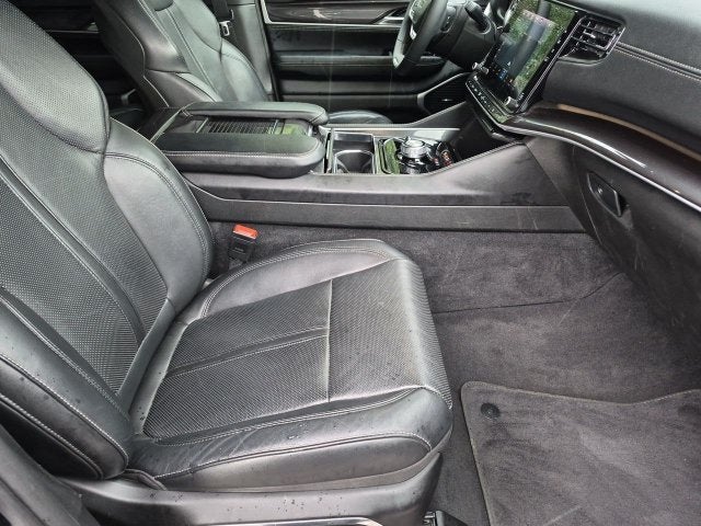 2023 Jeep Wagoneer Base