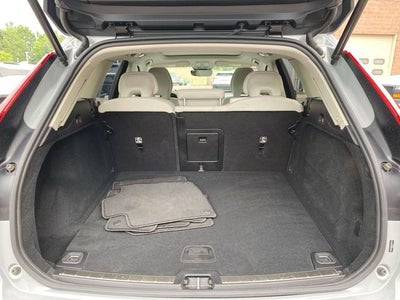 2025 Volvo XC60 B5 Plus