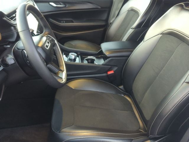 2025 Jeep Grand Cherokee Altitude 4x4