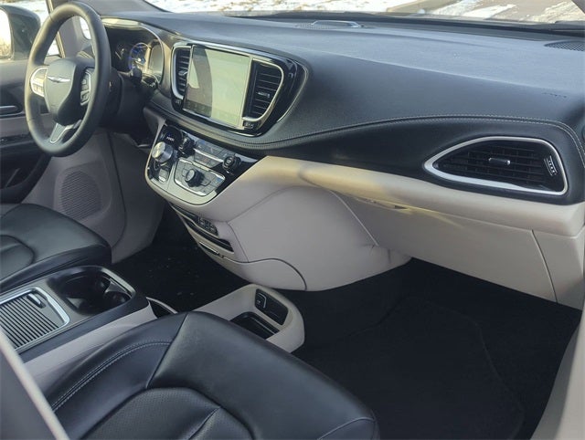 2024 Chrysler Pacifica Hybrid Select