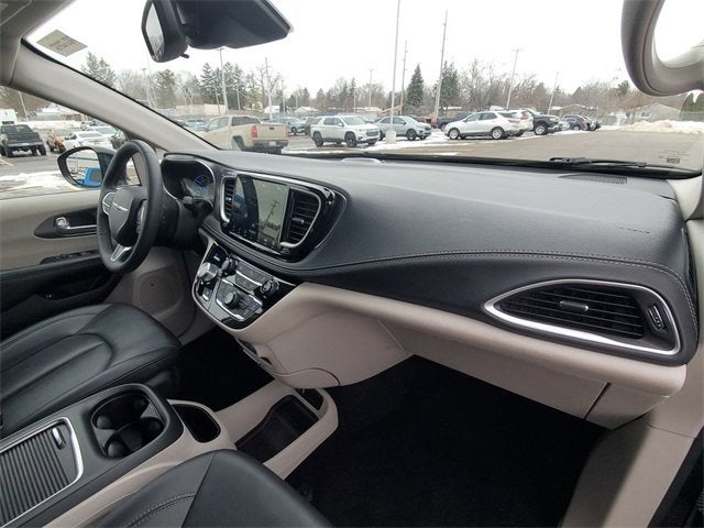 2024 Chrysler Pacifica Hybrid Select