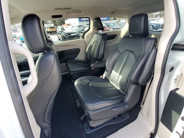 2024 Chrysler Pacifica Hybrid Select