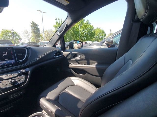 2025 Chrysler Pacifica Hybrid Select