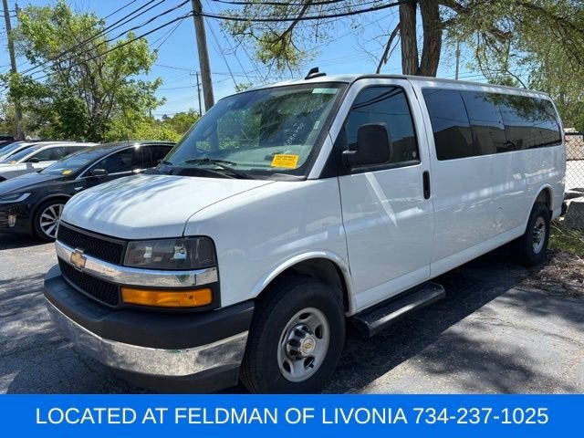 2025 Chevrolet Express 3500 LT Extended's photo