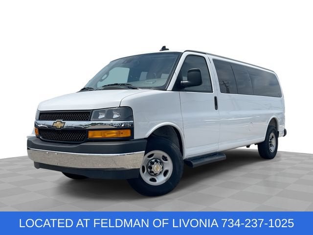 2025 Chevrolet Express Passenger 1LT