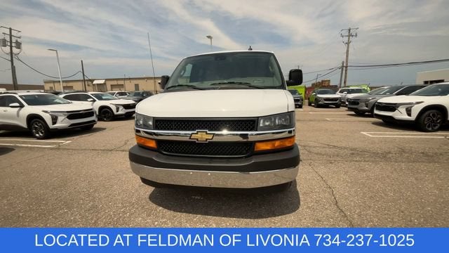 2025 Chevrolet Express Passenger 1LT
