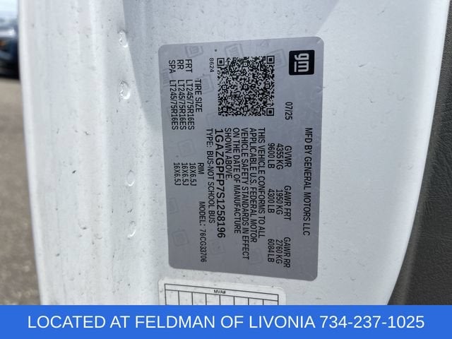 2025 Chevrolet Express Passenger 1LT