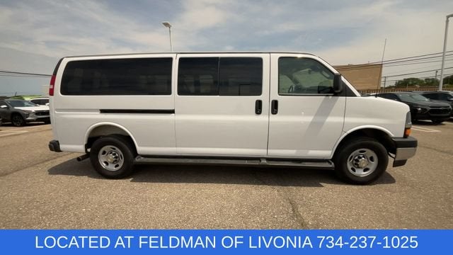 2025 Chevrolet Express Passenger 1LT