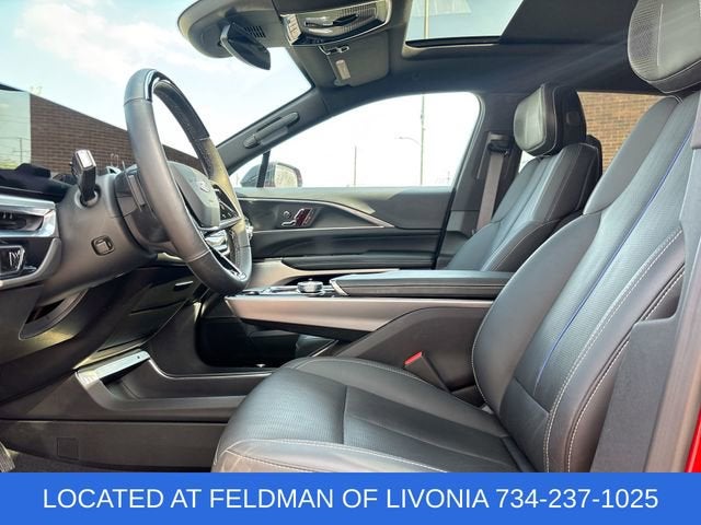 2024 Cadillac LYRIQ Luxury 2