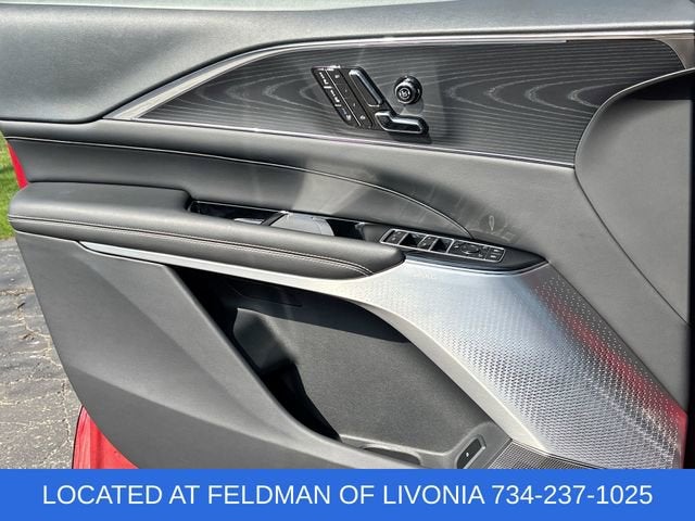 2024 Cadillac LYRIQ Luxury 2