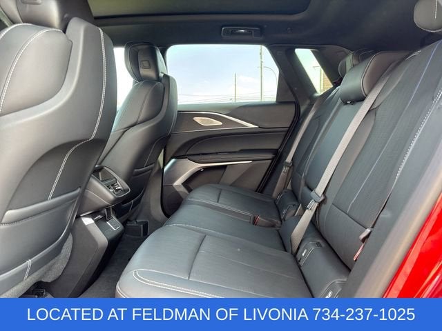 2024 Cadillac LYRIQ Luxury 2