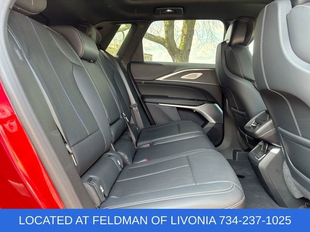 2024 Cadillac LYRIQ Luxury 2