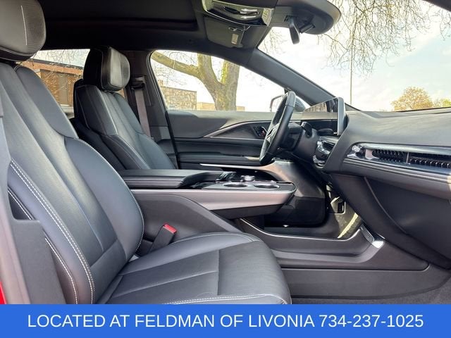 2024 Cadillac LYRIQ Luxury 2