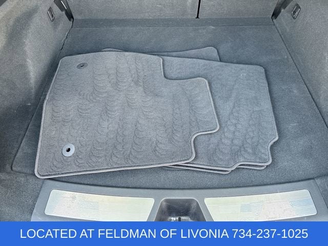 2024 Cadillac LYRIQ Luxury 2