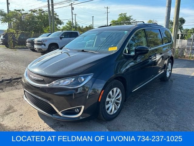2018 Chrysler Pacifica Touring L's photo