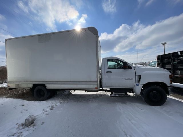 2019 Chevrolet Silverado 5500HD BOX TRUCK