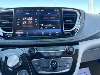 2023 Chrysler Pacifica Hybrid Touring L