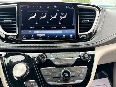 2024 Chrysler Pacifica Hybrid Select