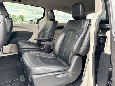 2024 Chrysler Pacifica Hybrid Select