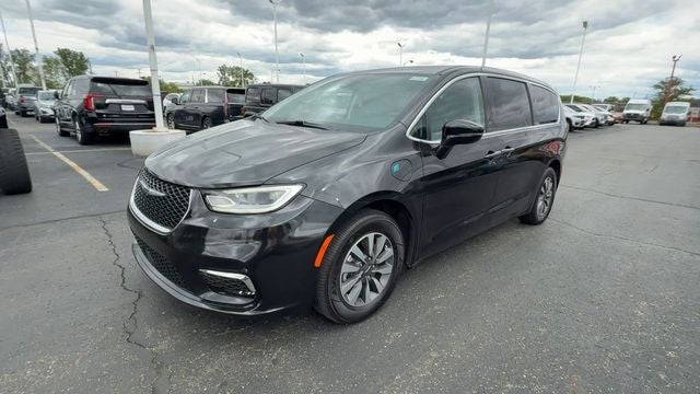 2024 Chrysler Pacifica Hybrid Select