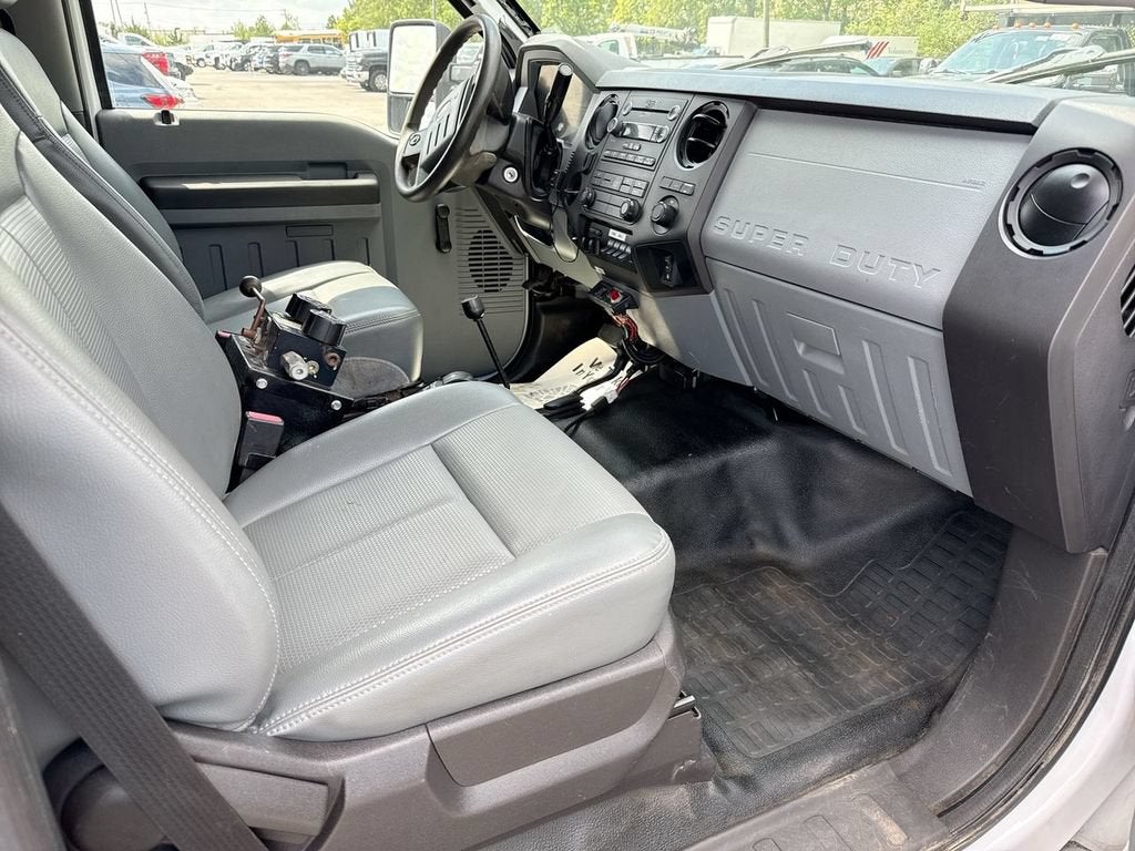 2014 Ford Super Duty F-550 DRW XL