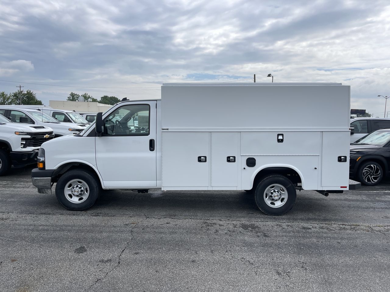 2025 Chevrolet Express Cutaway 3500 1WT