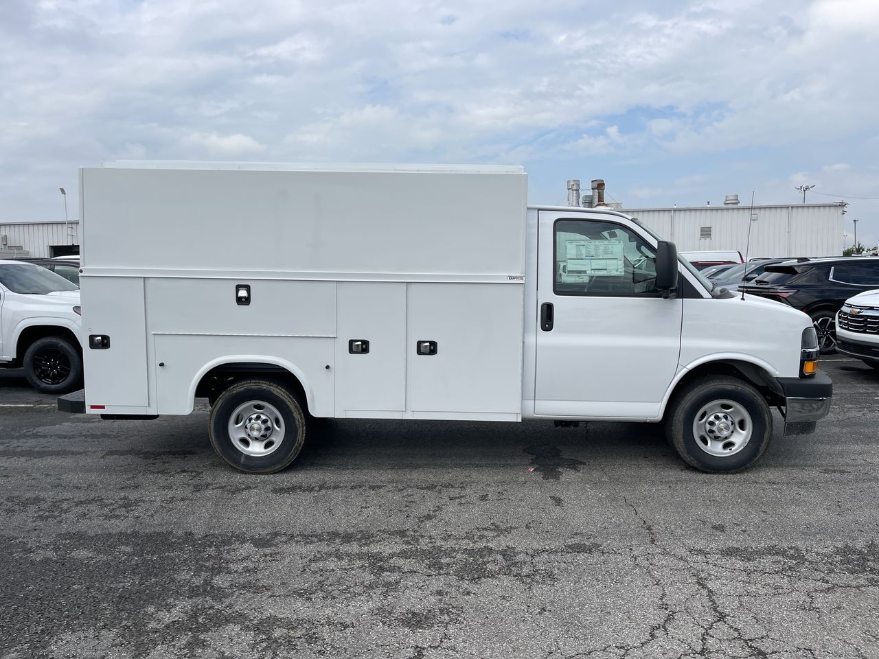 2025 Chevrolet Express Cutaway 3500 1WT