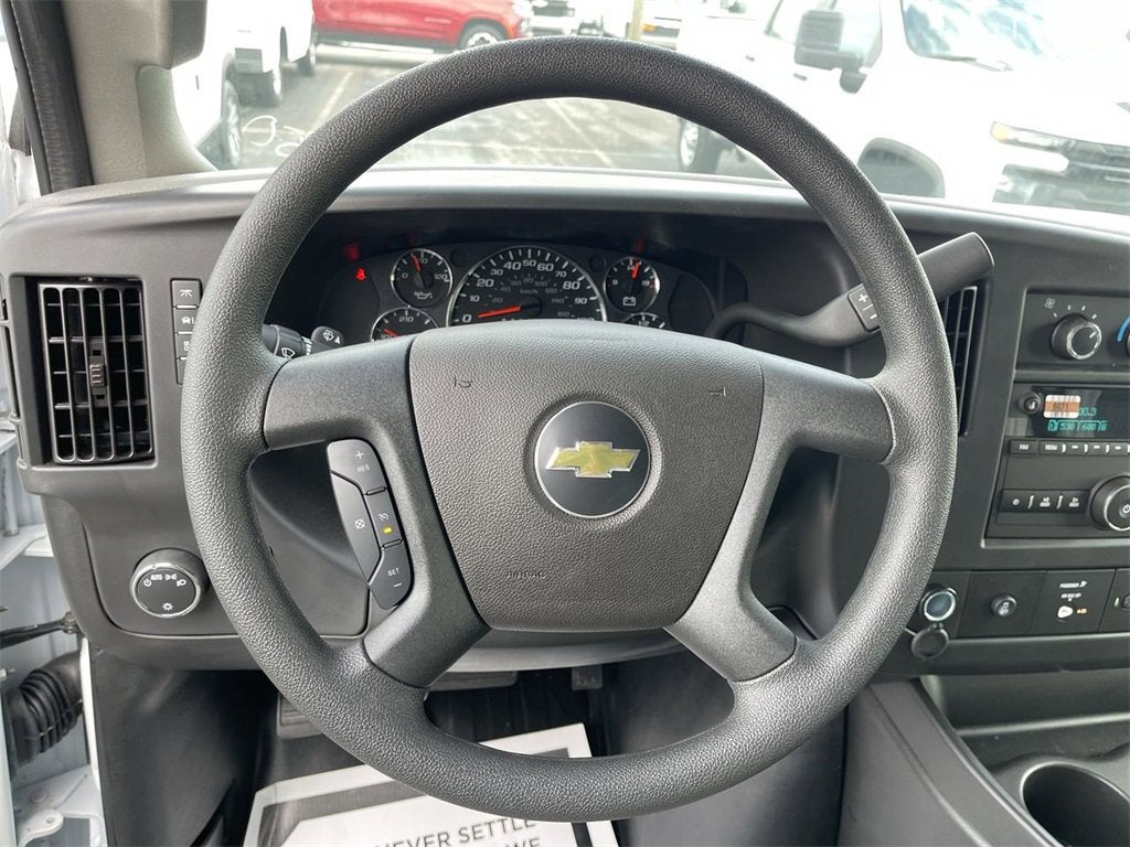 2025 Chevrolet Express Cutaway 3500 1WT