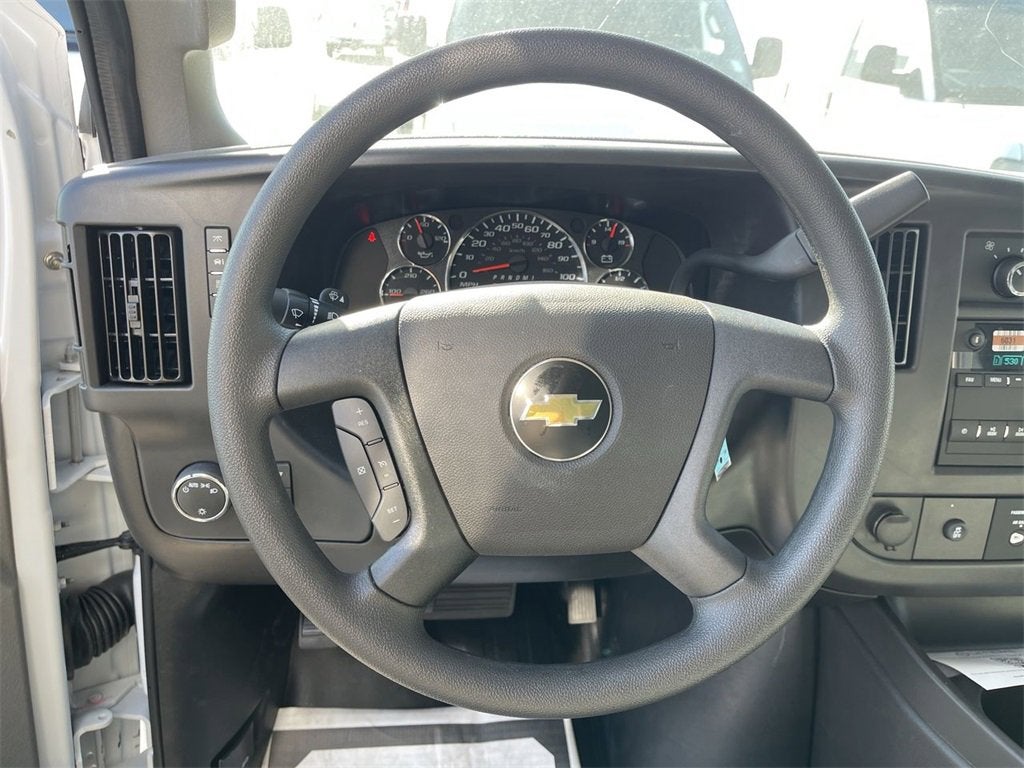 2025 Chevrolet Express Cutaway 3500 1WT