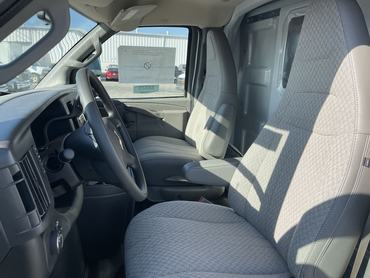 2025 Chevrolet Express Cutaway 3500 1WT