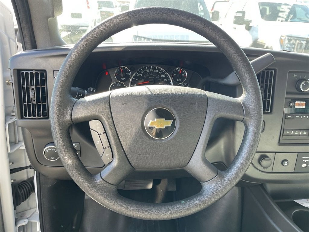 2025 Chevrolet Express Cutaway 3500 1WT