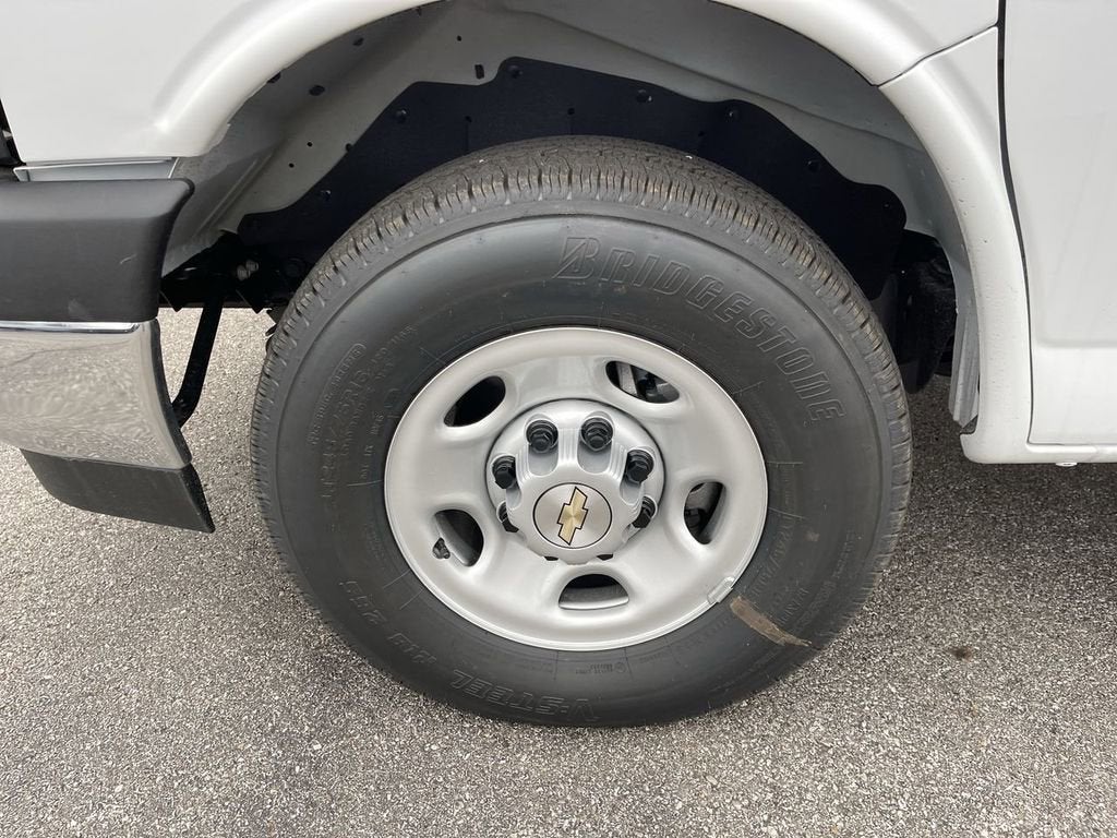 2025 Chevrolet Express Cargo WT