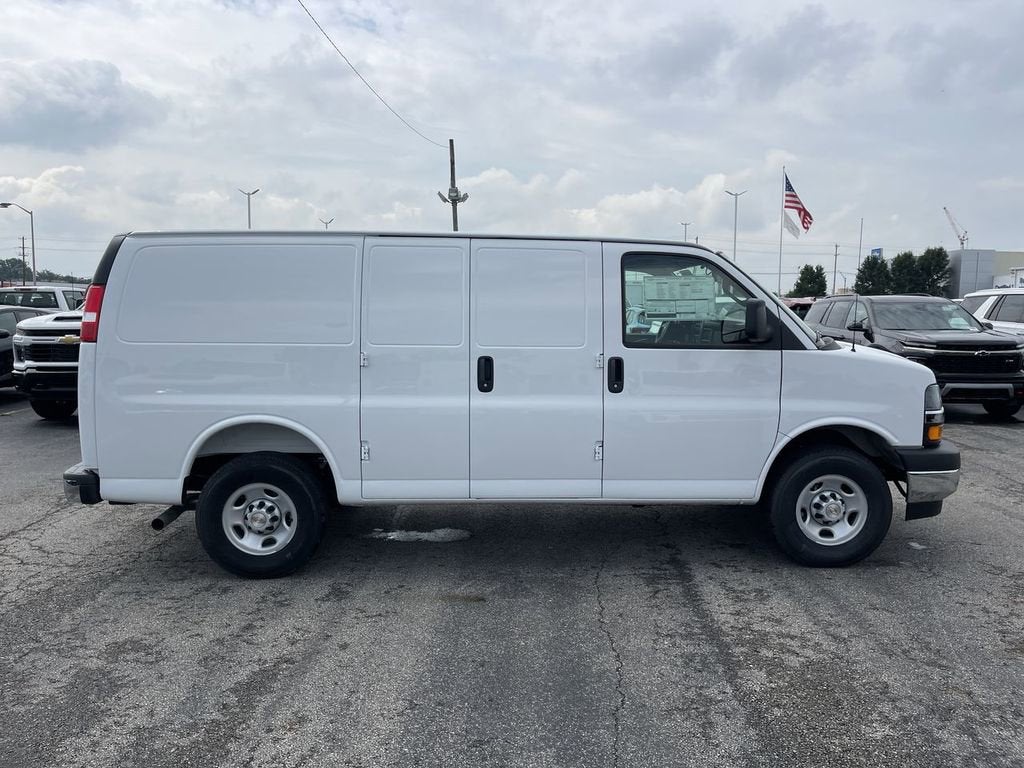 2025 Chevrolet Express Cargo WT