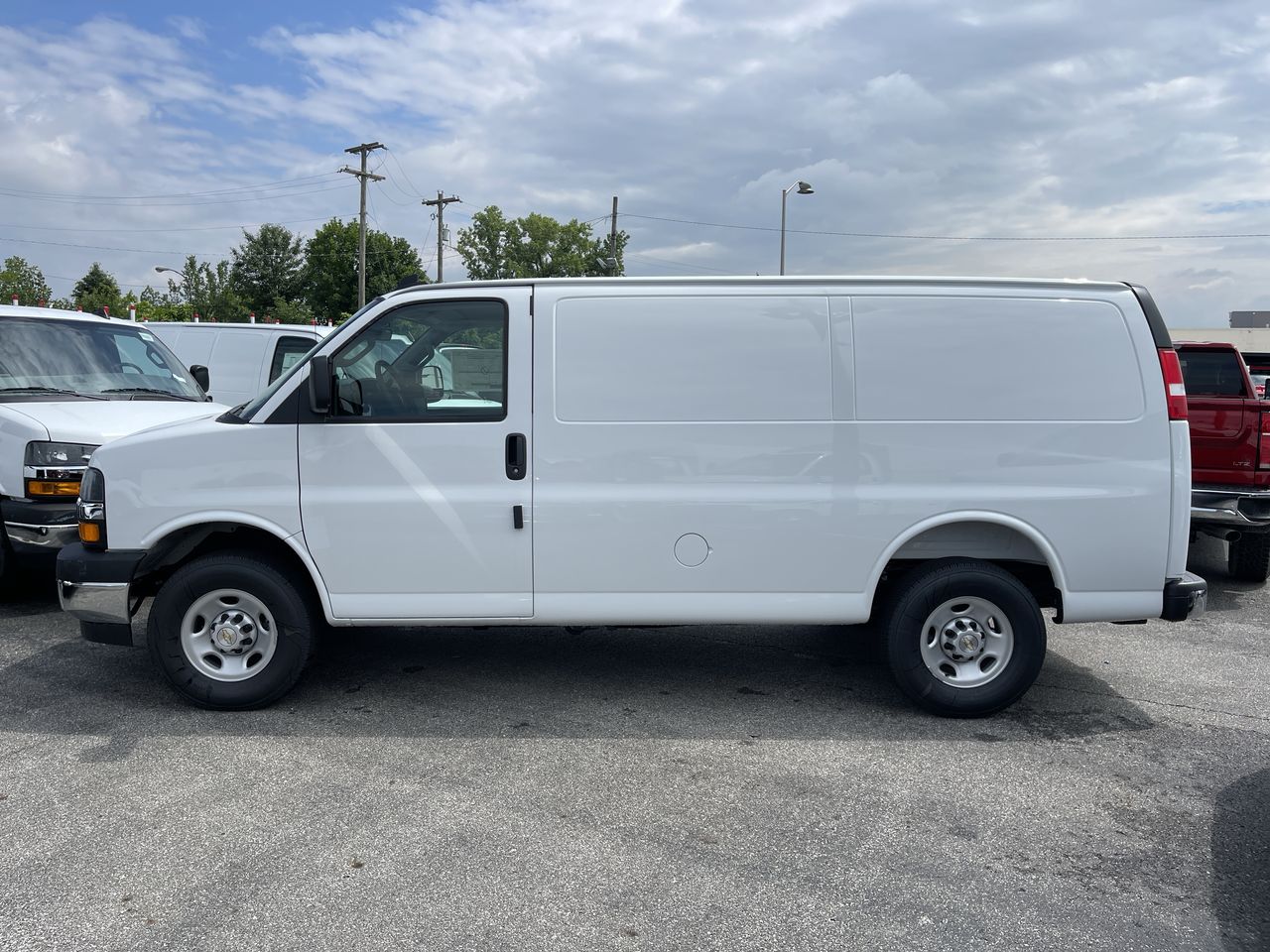 2025 Chevrolet Express Cargo WT
