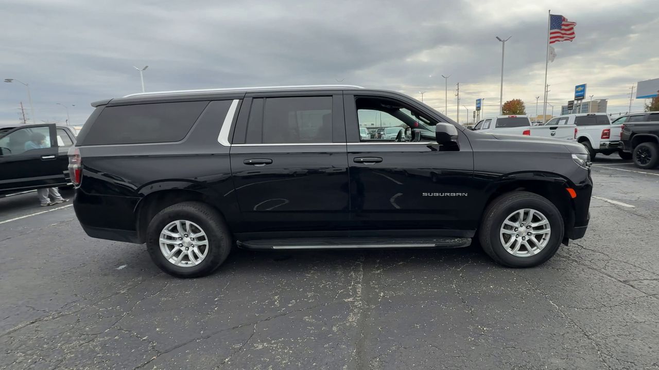 2023 Chevrolet Suburban LT