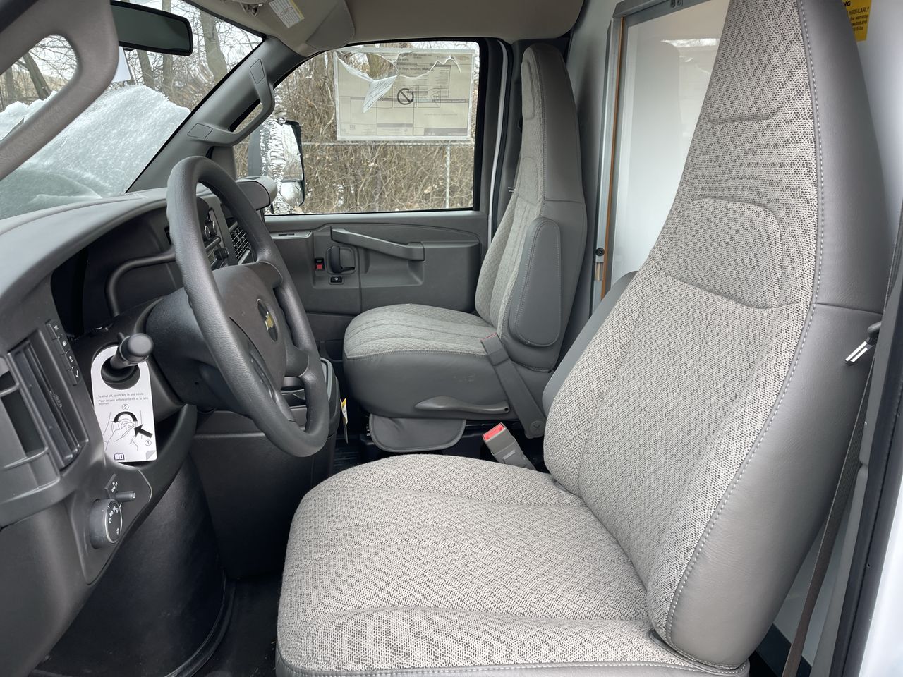 2025 Chevrolet Express Cutaway 3500 1WT