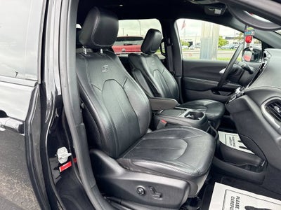 2022 Chrysler Pacifica Hybrid Touring L