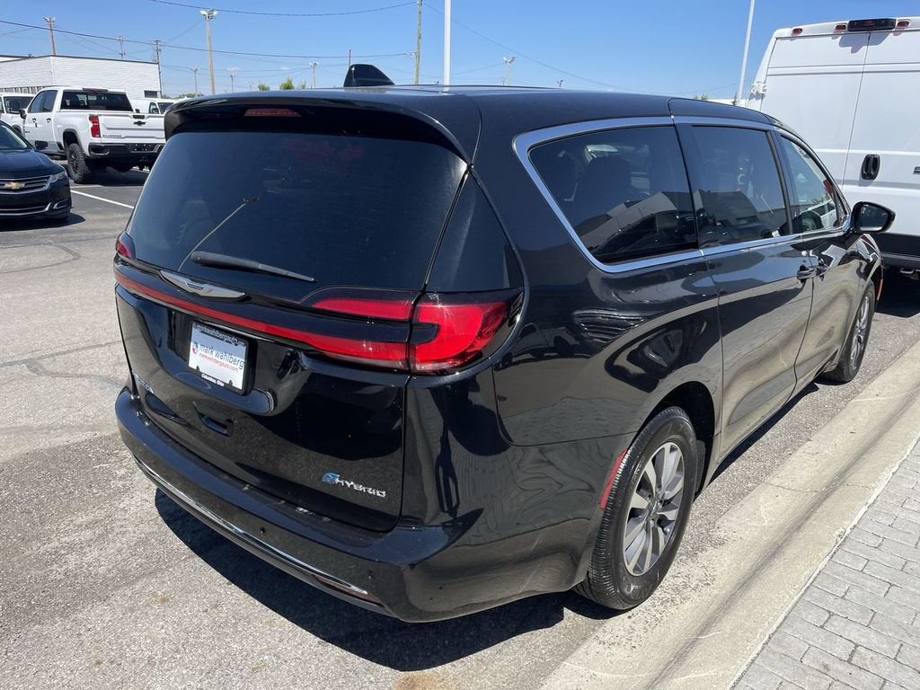 2024 Chrysler Pacifica Hybrid Select