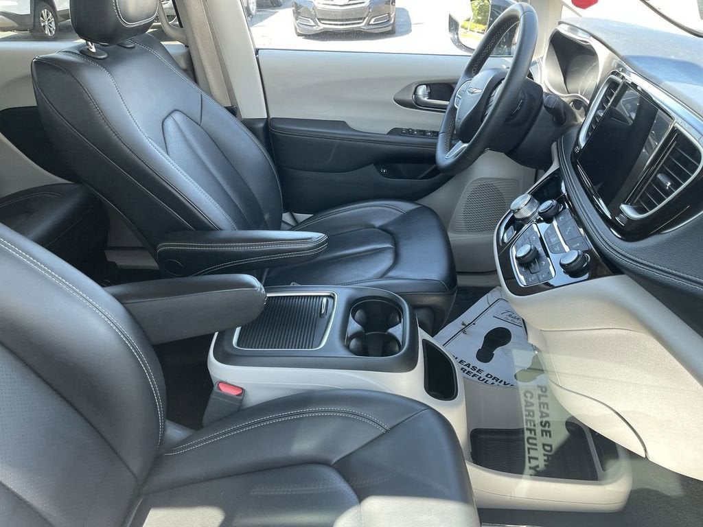 2024 Chrysler Pacifica Hybrid Select